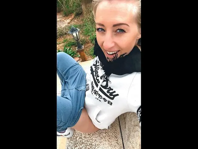 Spontan draußen im Park Hose runter und Spaß gehabt